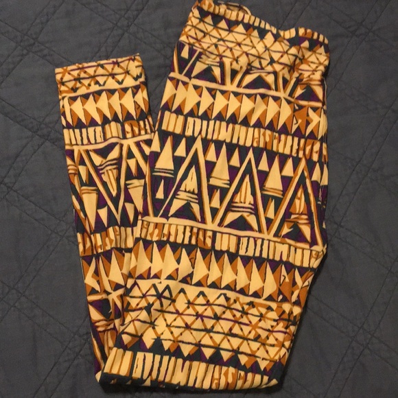 LuLaRoe Pants - LuLaRoe triangle square pattern TC leggings New!